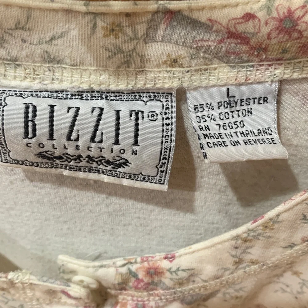 Bizzit collection Women’s Top with 
Flowery Print size L - Picture 3 of 4